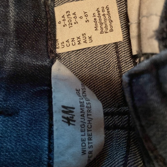 Girls Jeans with Embroidered Flowers on pockets Size 6 - Picture 3 of 5